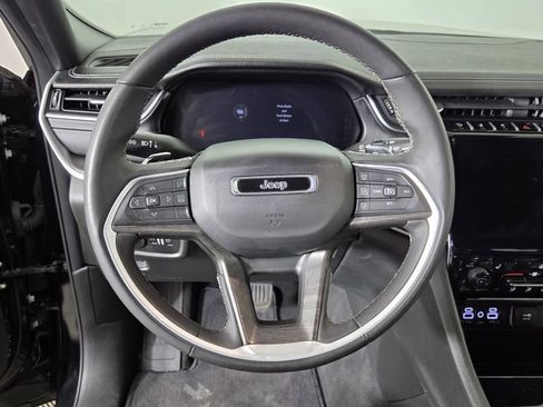 Used 2024 Jeep Grand Cherokee Limited w/ Black Appearance Package AWD/4WD image 15