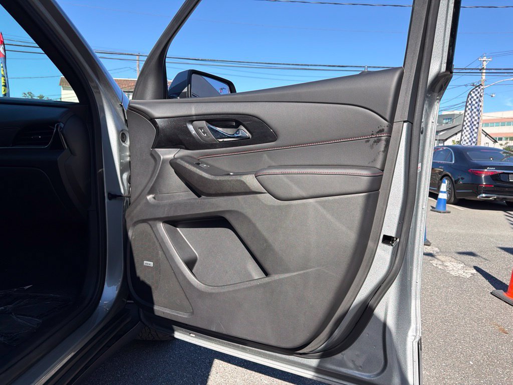 Used 2023 Chevrolet Traverse RS w/ LPO, Floor Liner Package AWD/4WD image 16