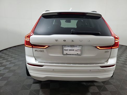 Used 2022 Volvo XC60 B5 Momentum w/ Climate Package FWD image 5