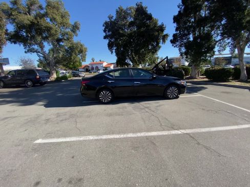 Used 2025 Nissan Altima 2.5 SV image 16