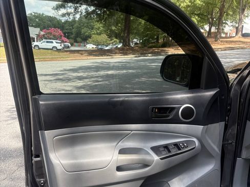 Used 2013 Toyota Tacoma PreRunner w/ Limited Pkg RWD image 18