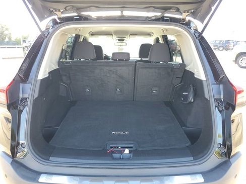 Used 2023 Nissan Rogue S image 6