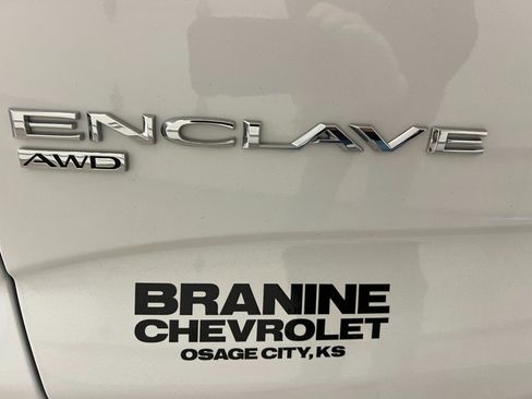 Used 2024 Buick Enclave Premium image 17