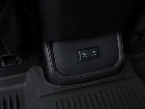 Used 2021 Toyota Highlander XLE image 36