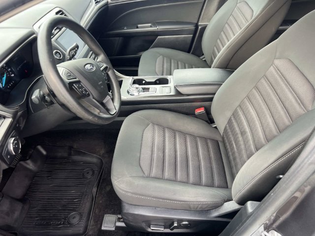 Used 2018 Ford Fusion SE w/ Fusion SE Technology Package FWD image 15