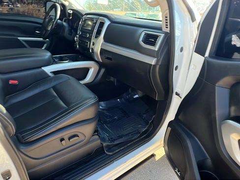 Used 2019 Nissan Titan PRO-4X w/ Pro-4x Convenience Package image 20