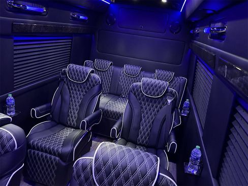Used 2024 Mercedes-Benz Sprinter 3500 image 40