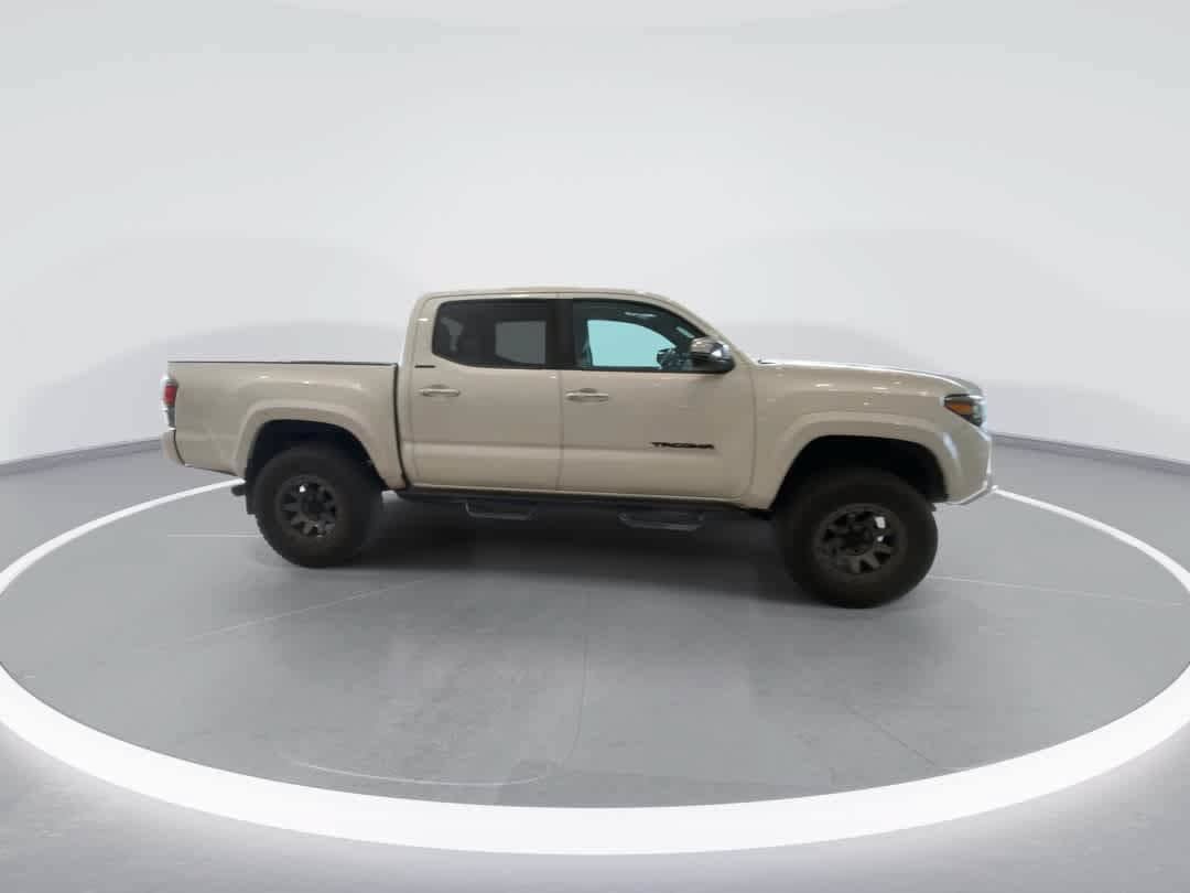 Used 2021 Toyota Tacoma Limited AWD/4WD image 9