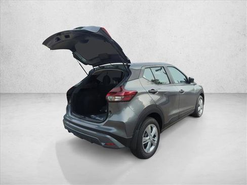 Used 2025 Nissan Kicks Play S image 2
