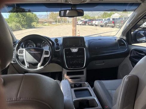 Used 2015 Chrysler Town & Country Touring w/ Driver Convenience Group FWD image 10