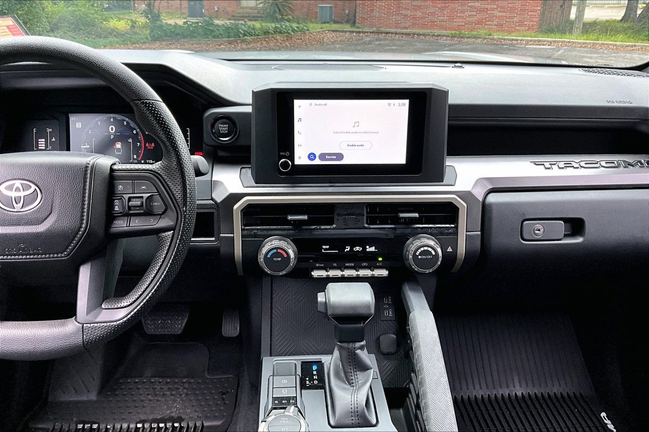 Used 2025 Toyota Tacoma SR5 AWD/4WD image 9
