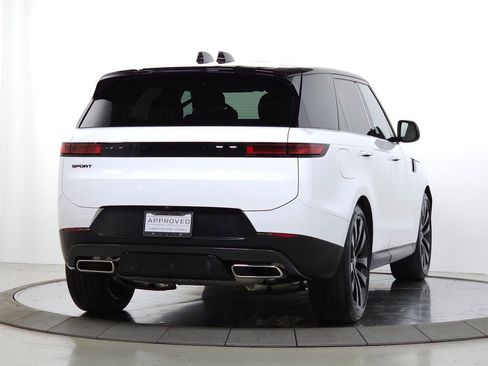 Used 2025 Land Rover Range Rover Sport SE AWD/4WD image 9