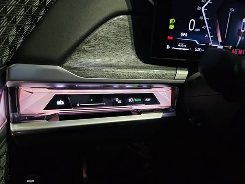 Certified 2023 BMW 760i xDrive w/ Executive Package image 27