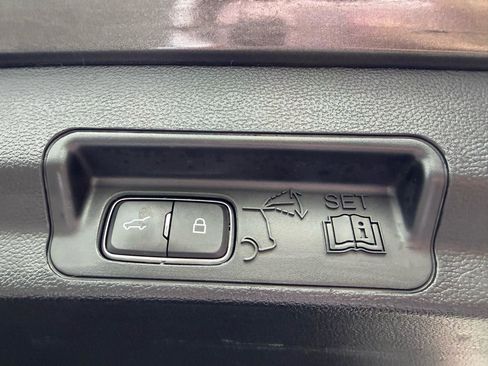 Used 2020 Ford Explorer XLT w/ Equipment Group 202A RWD image 17