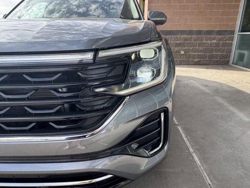 Used 2024 Volkswagen Atlas SEL Premium R-Line image 11