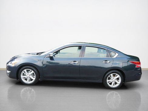 Used 2015 Nissan Altima 2.5 SL w/ Technology Package FWD image 6