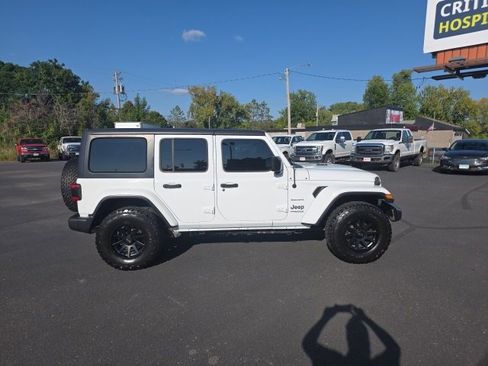 Used 2018 Jeep Wrangler Unlimited Sahara image 4