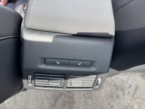 Used 2025 Land Rover Discovery Sport Dynamic SE image 13