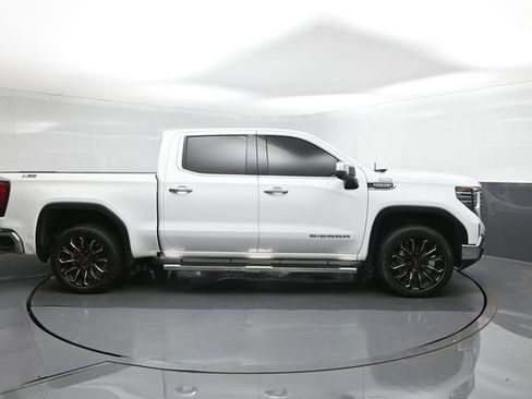 Used 2023 GMC Sierra 1500 SLT w/ X31 Off-Road Package AWD/4WD image 15