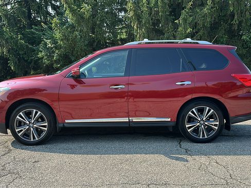 Used 2018 Nissan Pathfinder Platinum AWD/4WD image 30