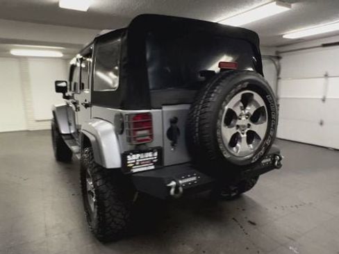 Used 2016 Jeep Wrangler Unlimited Sahara w/ Connectivity Group AWD/4WD image 7