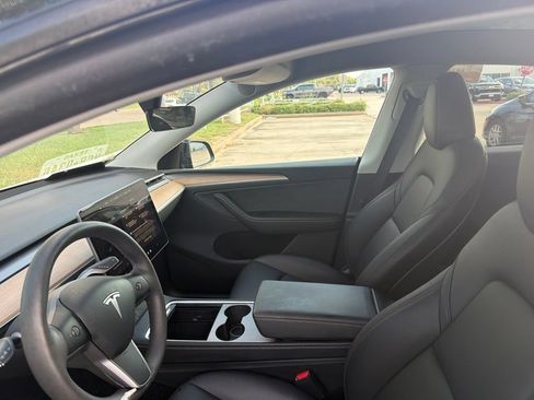 Used 2025 Tesla Model Y Long Range RWD image 2