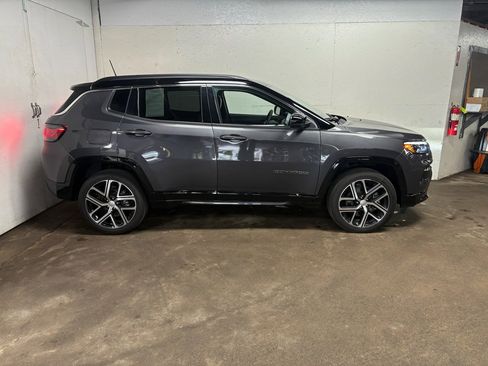 Used 2024 Jeep Compass Limited w/ Elite Group image 4