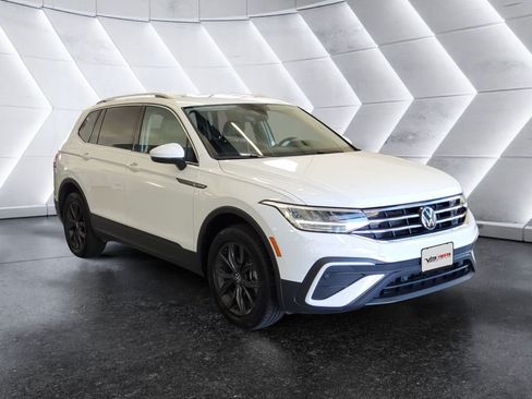 Used 2024 Volkswagen Tiguan SE AWD/4WD image 1