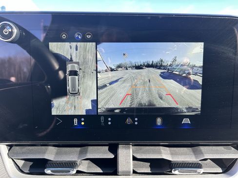 Used 2025 Chevrolet Equinox LT w/ Convenience Package II image 17