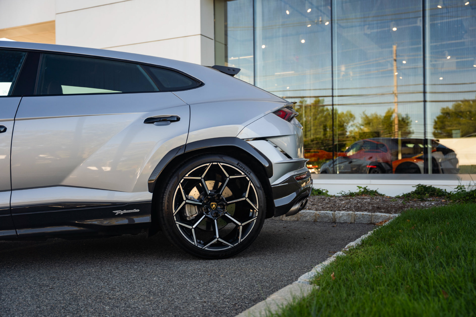 Used 2024 Lamborghini Urus Performante AWD/4WD image 7