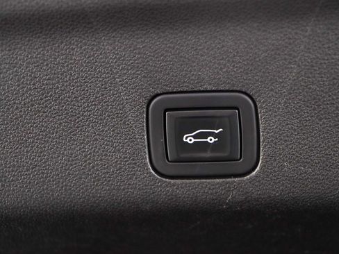 Used 2023 GMC Yukon XL AT4 AWD/4WD image 35
