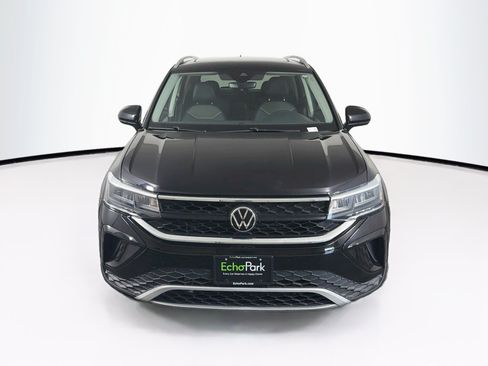 Used 2023 Volkswagen Taos SE FWD image 2
