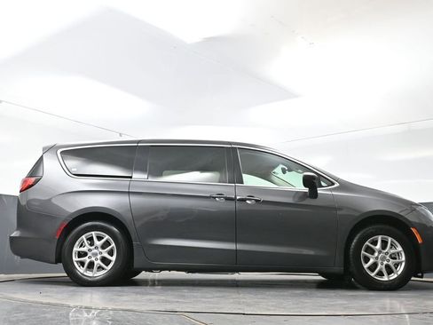 Used 2023 Chrysler Voyager LX FWD image 48