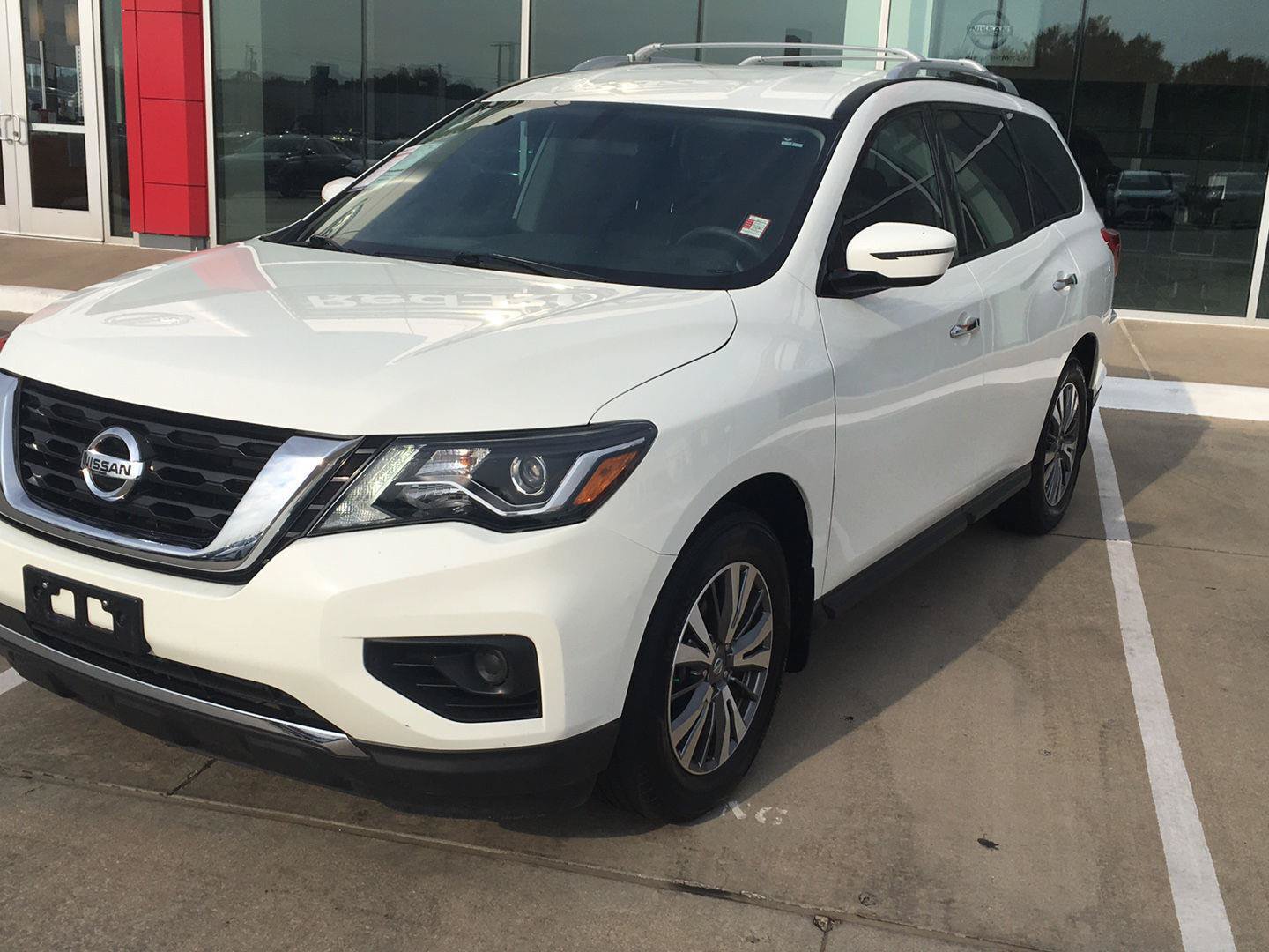 Used 2020 Nissan Pathfinder S FWD image 2