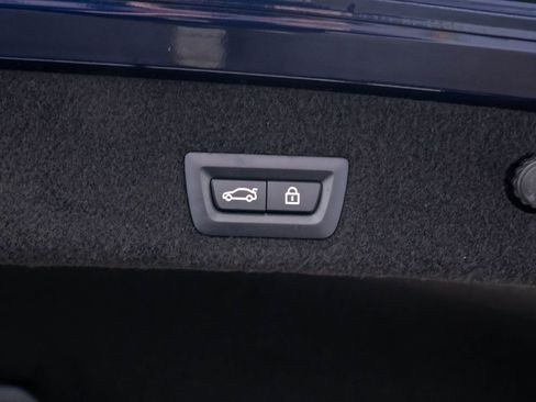 Used 2022 BMW 750i xDrive w/ Executive Package image 32