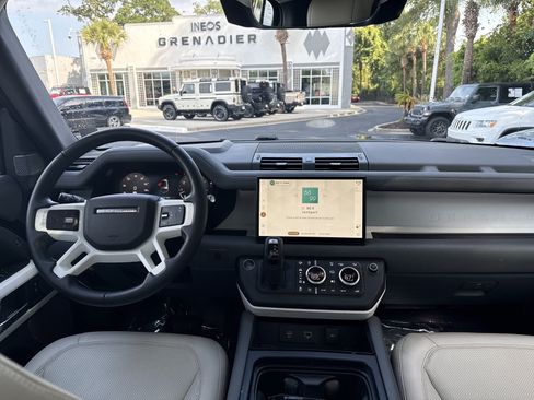Used 2023 Land Rover Defender 130 SE AWD/4WD image 32