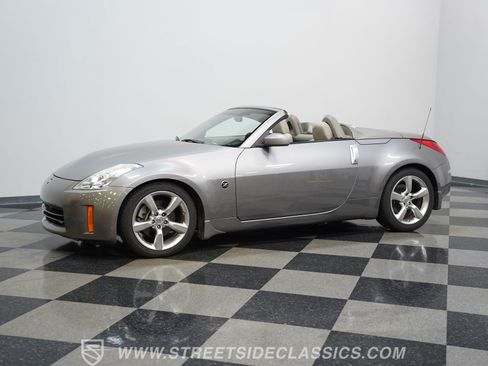 Used 2007 Nissan 350Z Touring RWD image 7