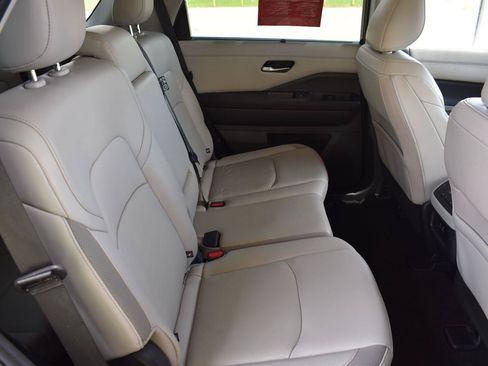 Used 2025 Nissan Pathfinder SL FWD image 64
