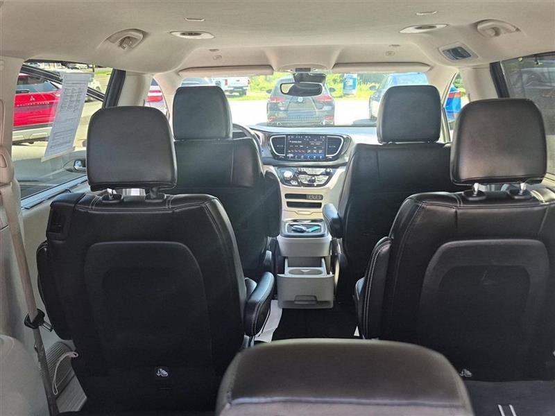 Used 2023 Chrysler Pacifica Touring-L FWD image 32