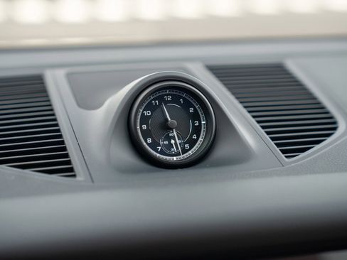 New 2026 Porsche Macan image 18