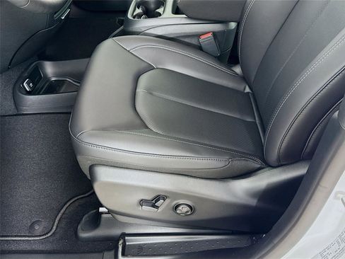 New 2026 Chrysler Pacifica Select image 21