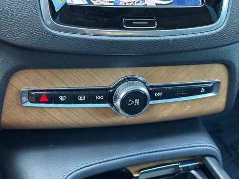 Certified 2023 Volvo XC90 B6 Plus image 24