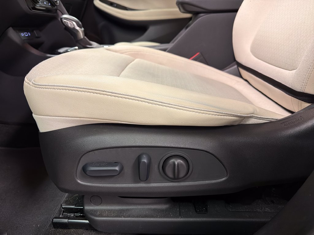 Used 2023 Buick Encore GX Select FWD image 22