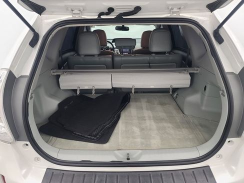 Used 2012 Toyota Prius V Five image 16