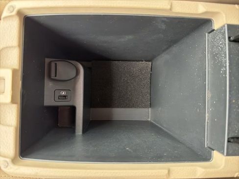 Used 2018 Nissan Rogue SV w/ Premium Package image 39