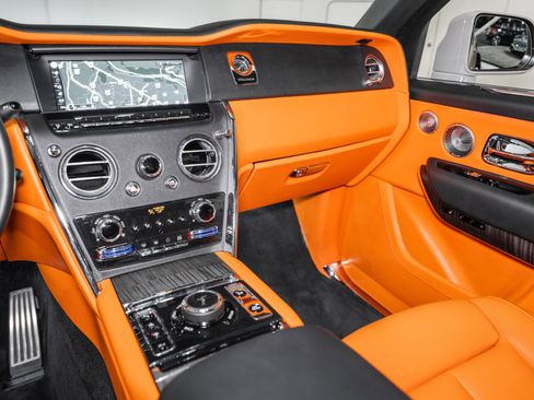 Used 2022 Rolls-Royce Cullinan w/ Dark Exterior Package image 36