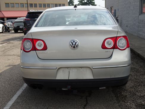 Used 2010 Volkswagen Passat Komfort FWD image 4