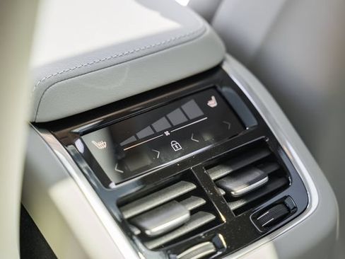 New 2027 Volvo XC60 B5 Ultra AWD/4WD image 34