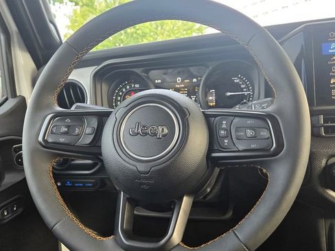 Used 2024 Jeep Wrangler Unlimited w/ Convenience Group image 24