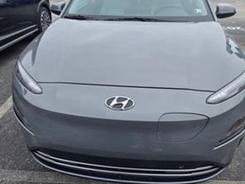 Used 2023 Hyundai Kona SEL w/ Cargo Package FWD image 2